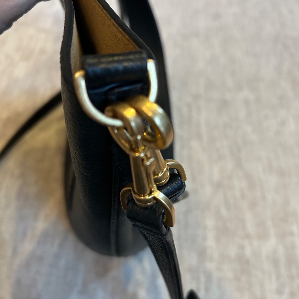 Tory Burch McGraw Pebbled Leather Bucket Bag and Matching Wallet - Picture 4 of 16